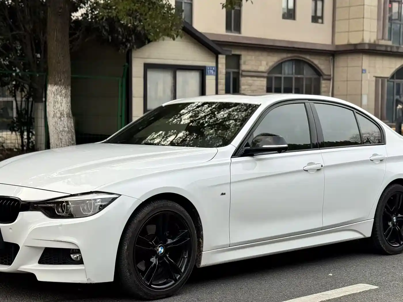 BMW 3 Series 2019 320i M Sport Black Night Edition фото 2