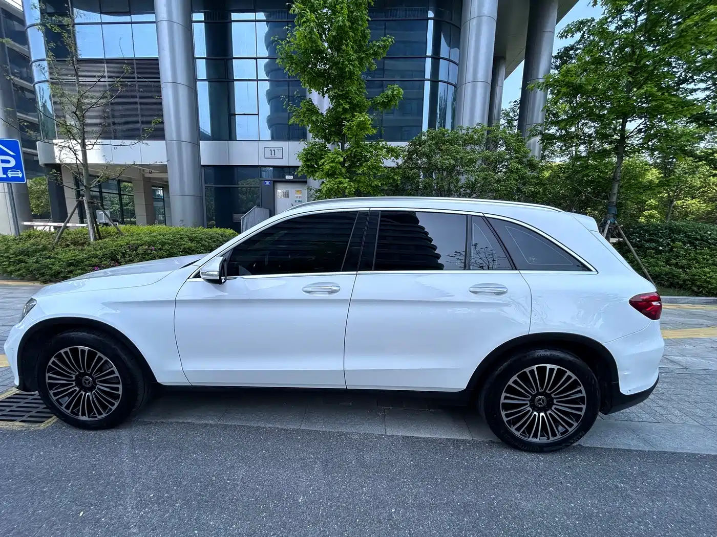 Mercedes-Benz GLC 2019 GLC 260 4MATIC Dynamic фото 5