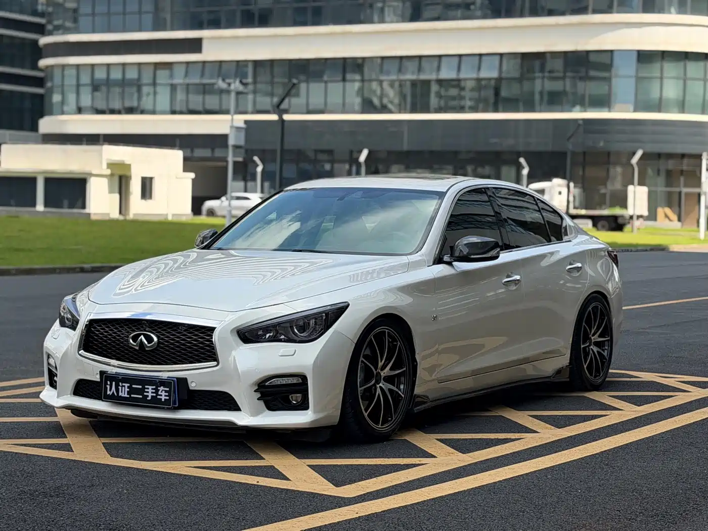 Infiniti Q50 2015 2014 3.7L Luxury Sport