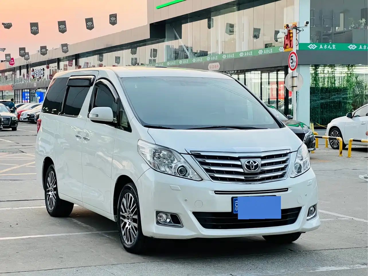 Toyota Alphard 2012 3.5L Luxury Edition фото 3