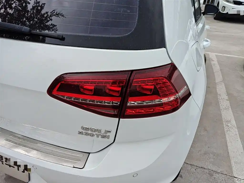 Volkswagen Golf 2017 230TSI Auto Comfort Millionth Anniversary Edition фото 8