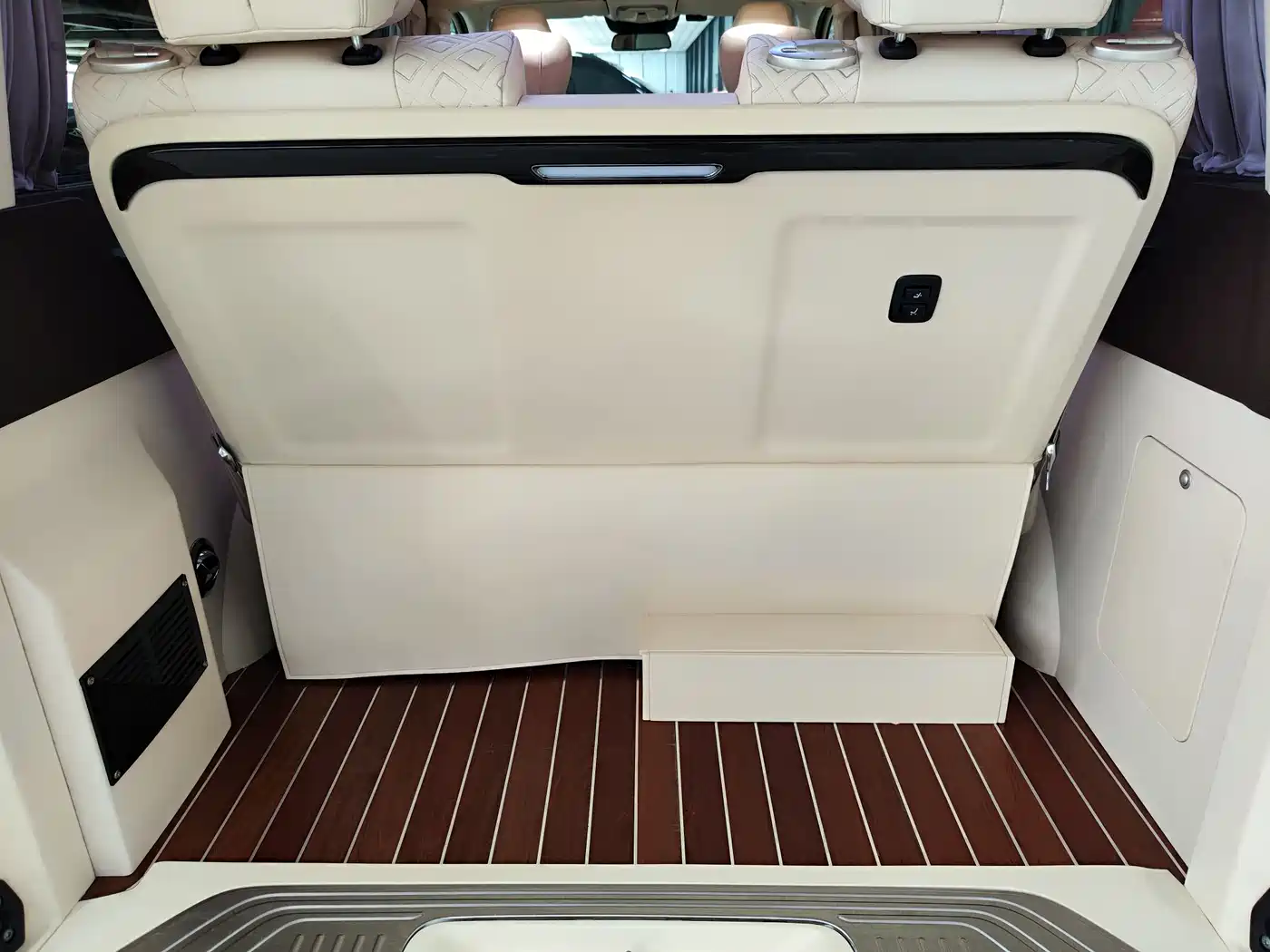 Mercedes-Benz V-Class 2018 V 260 L Premium Long Wheelbase Edition China VI фото 30