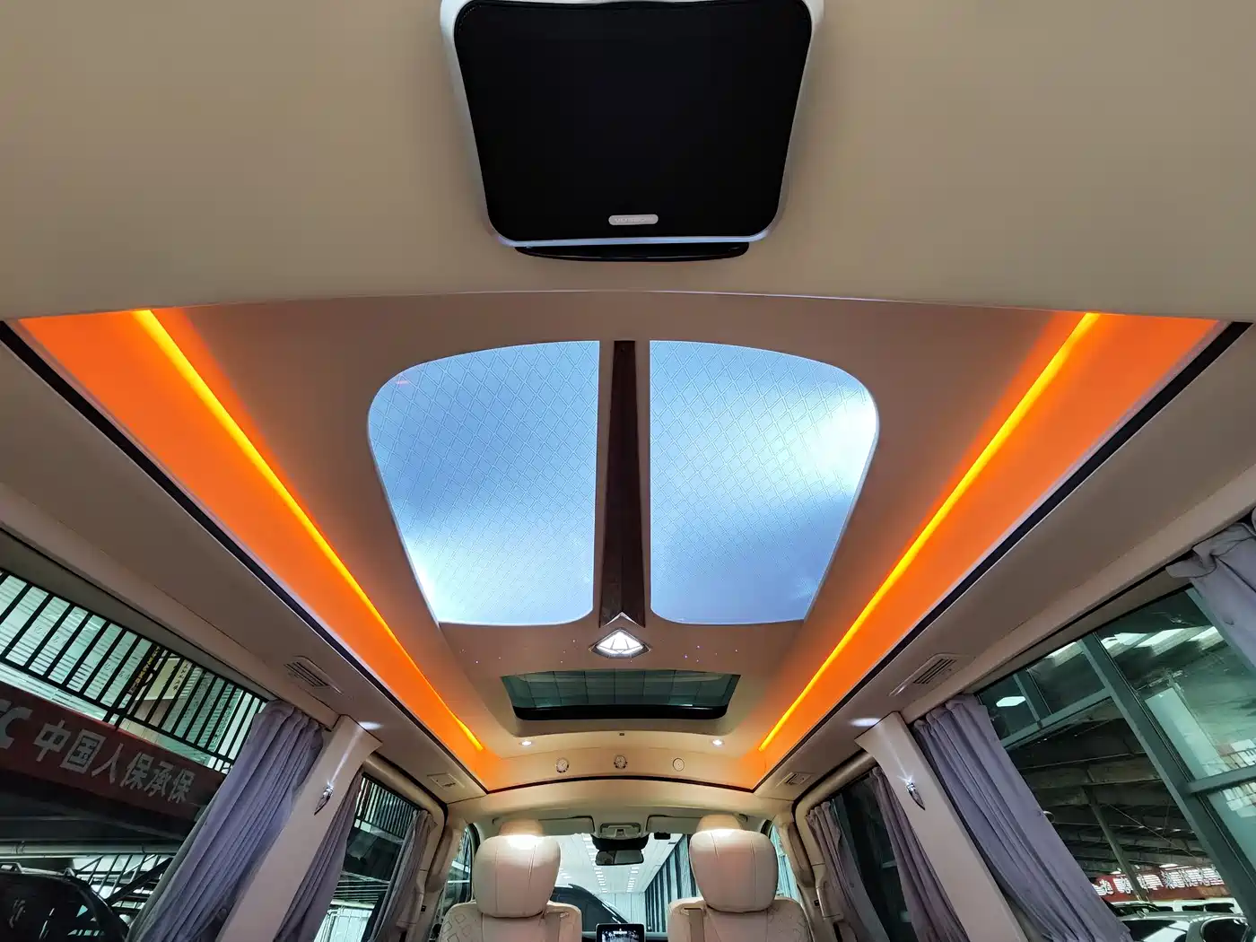 Mercedes-Benz V-Class 2018 V 260 L Premium Long Wheelbase Edition China VI фото 28
