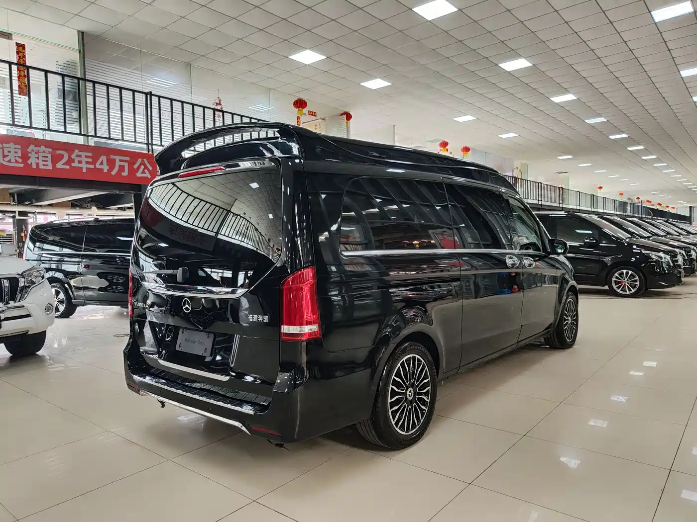 Mercedes-Benz V-Class 2018 V 260 L Premium Long Wheelbase Edition China VI фото 38