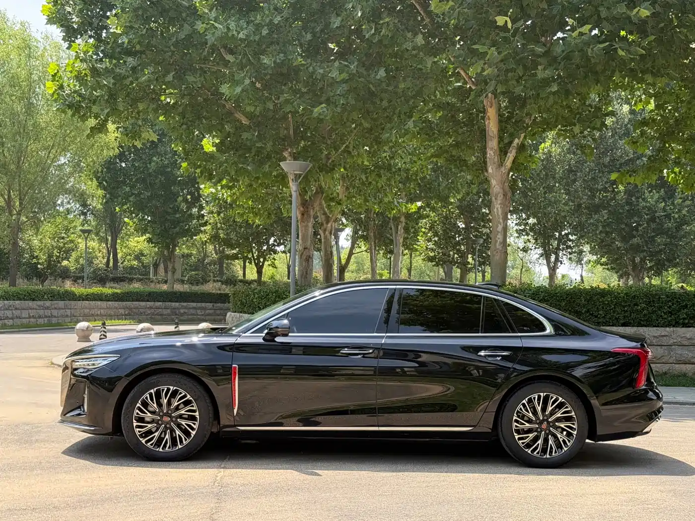 Hongqi H5 2024 2.0T Automatic Smart Connect Flag Smooth Edition фото 7
