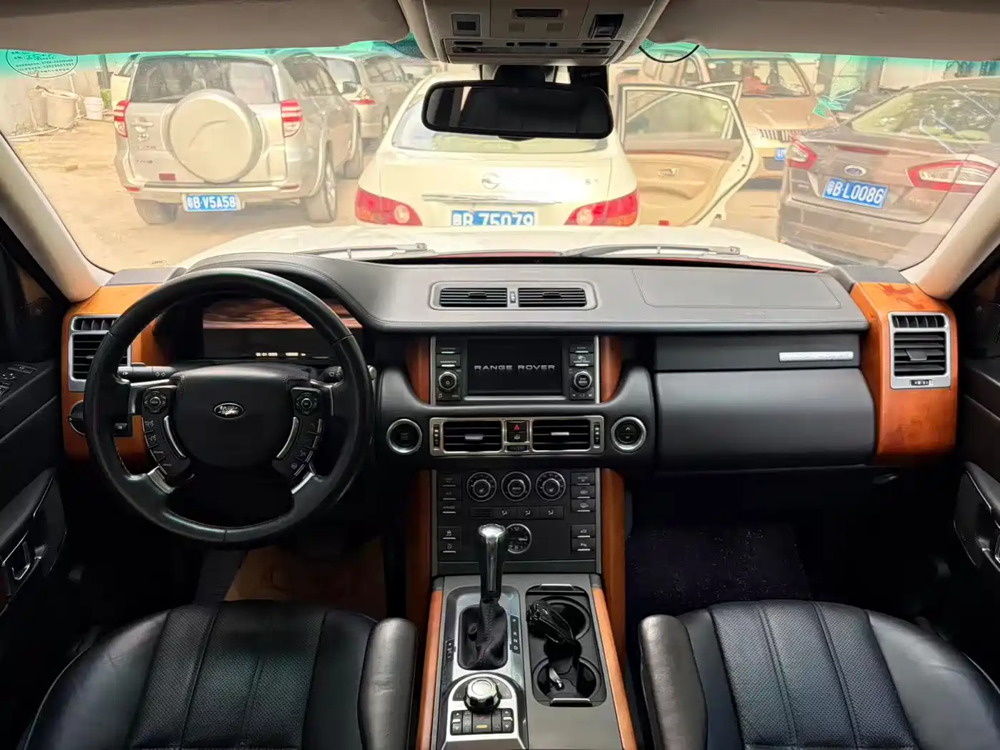 Land Rover Range Rover 2011 3.6 TDV8 фото 7