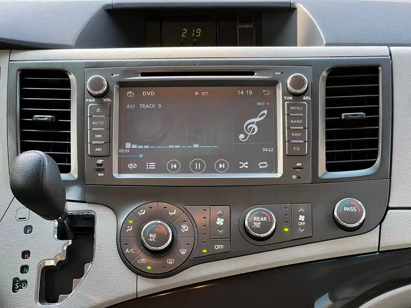 Toyota Sienna 2015 3.5L 2WD LE фото 10