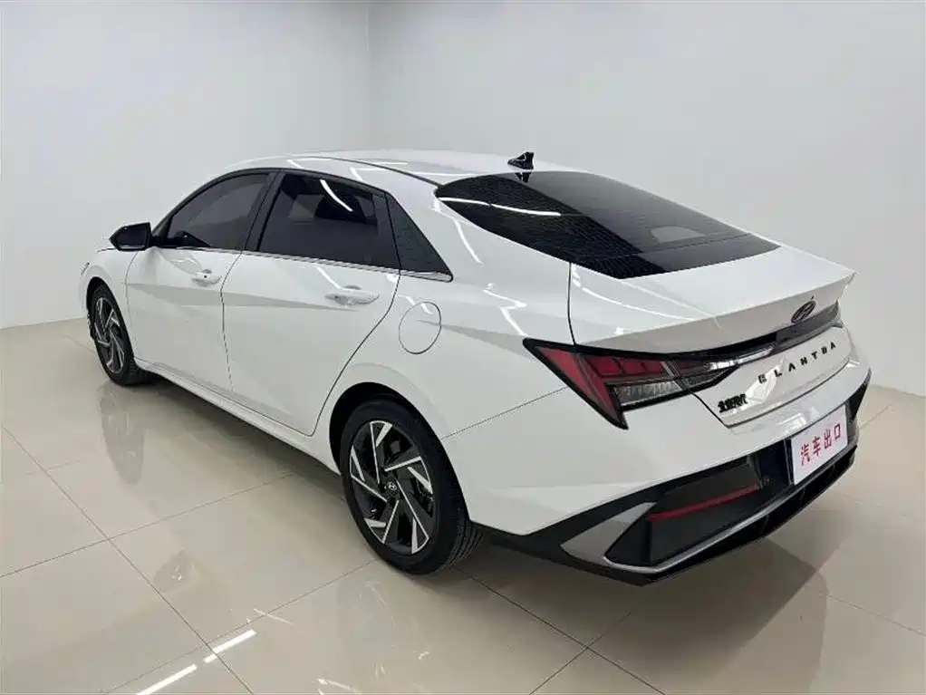 Hyundai Elantra 2023 Model 1.5L CVT LUX Premium Edition фото 6