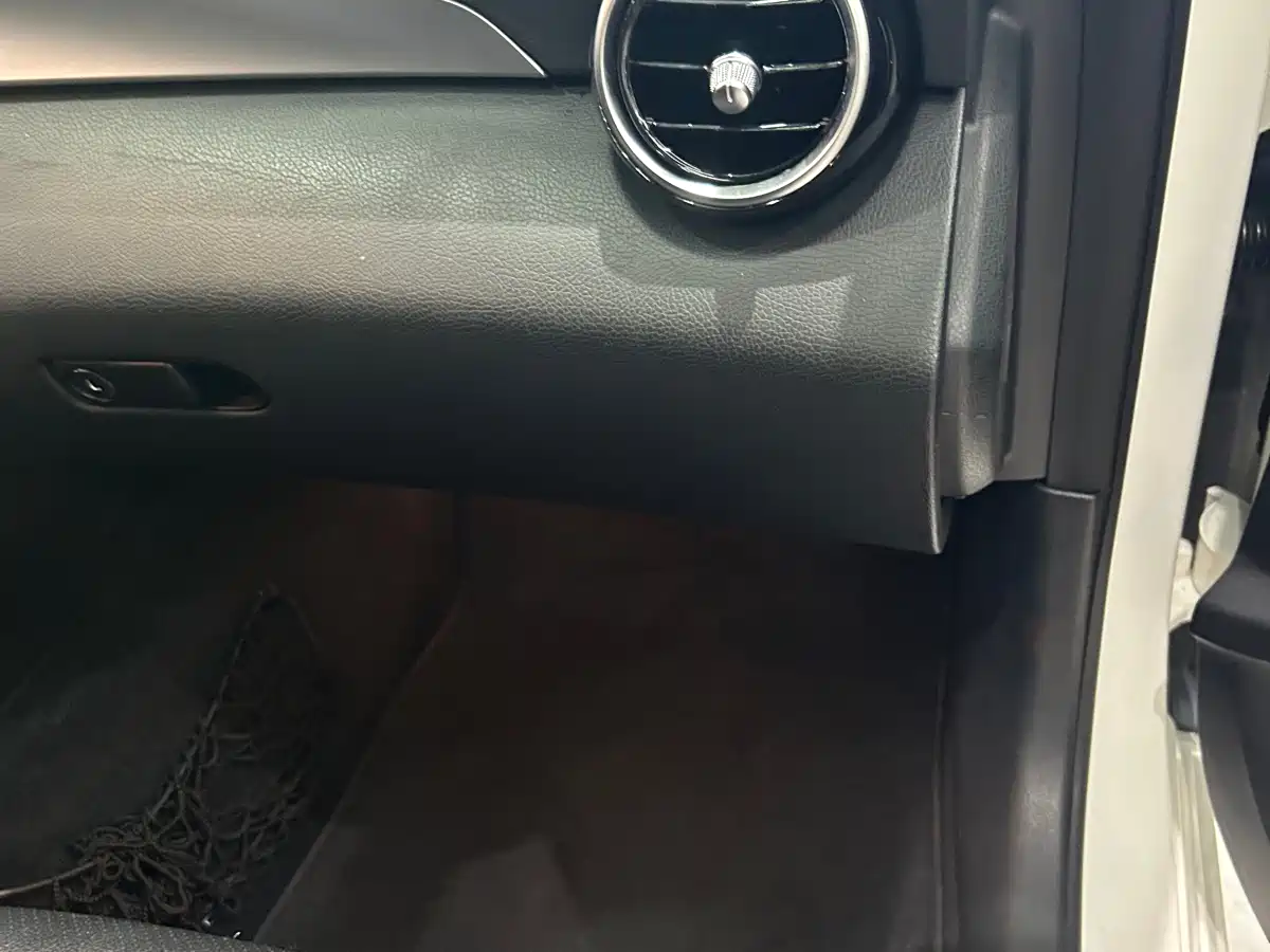 Mercedes-Benz C-Class 2015 C 180 L Sport фото 20