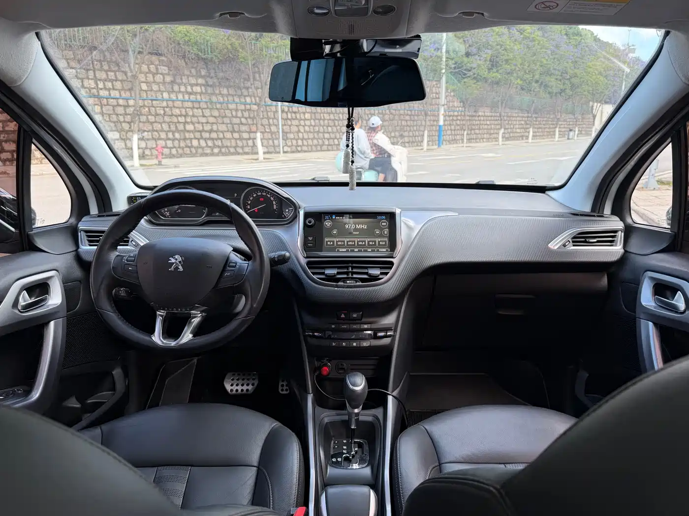 Peugeot 2008 2014 1.6L Automatic Navigation Edition фото 19