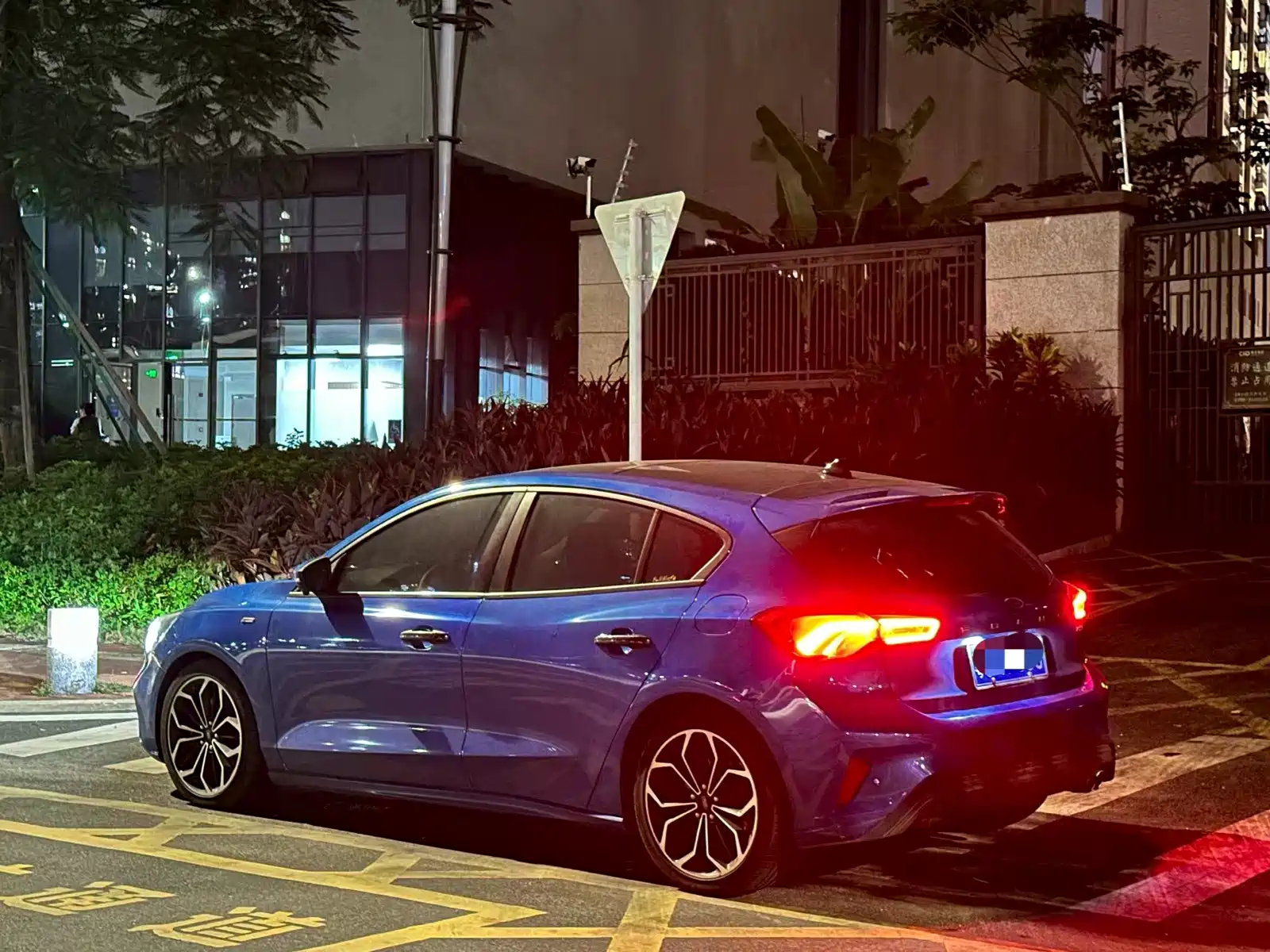 Фото 2 - Ford Focus