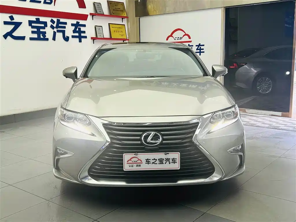 Фото 2 - Lexus ES