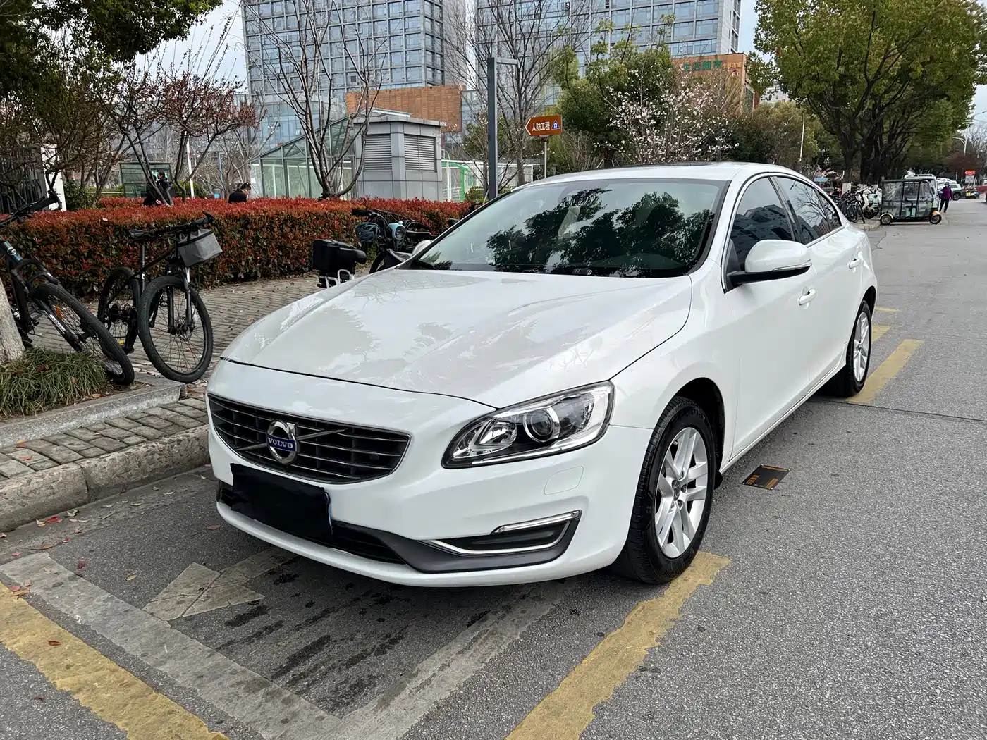 Фото 1 - Volvo S60
