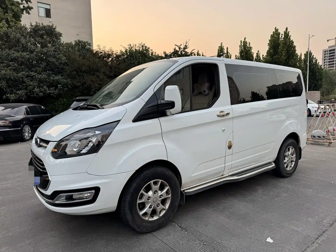 Ford Transit 2019 2019 2.0T Diesel Business Travel Short Wheelbase Low Roof 7-seater China VI
