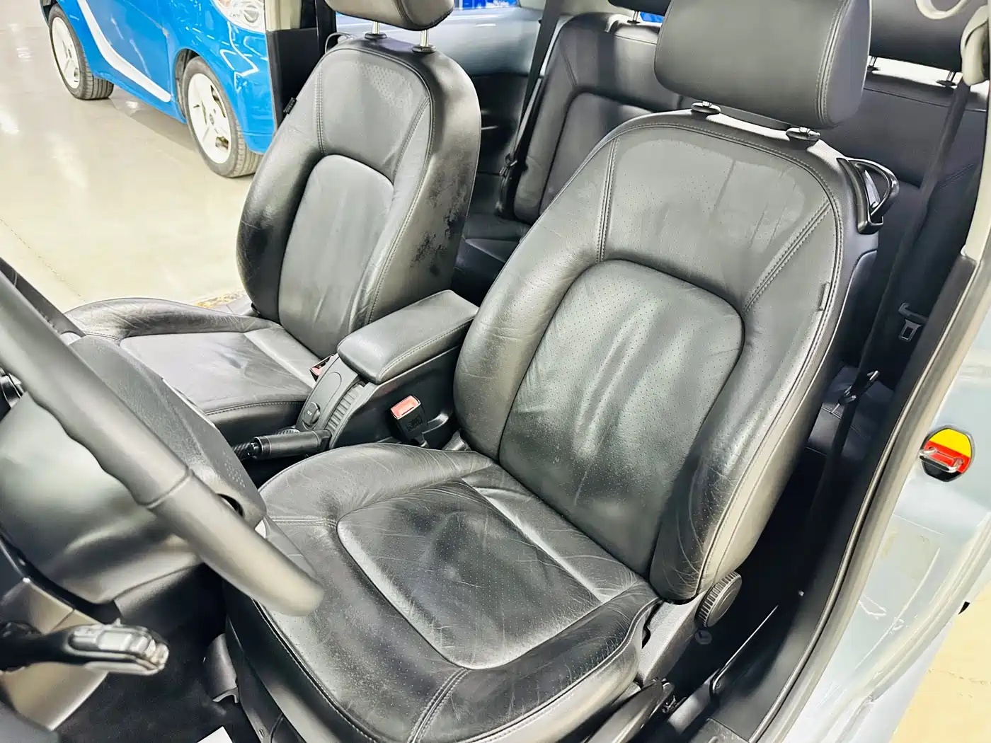 Volkswagen Beetle 2010 1.8T BlackOrange Luxury Edition фото 26