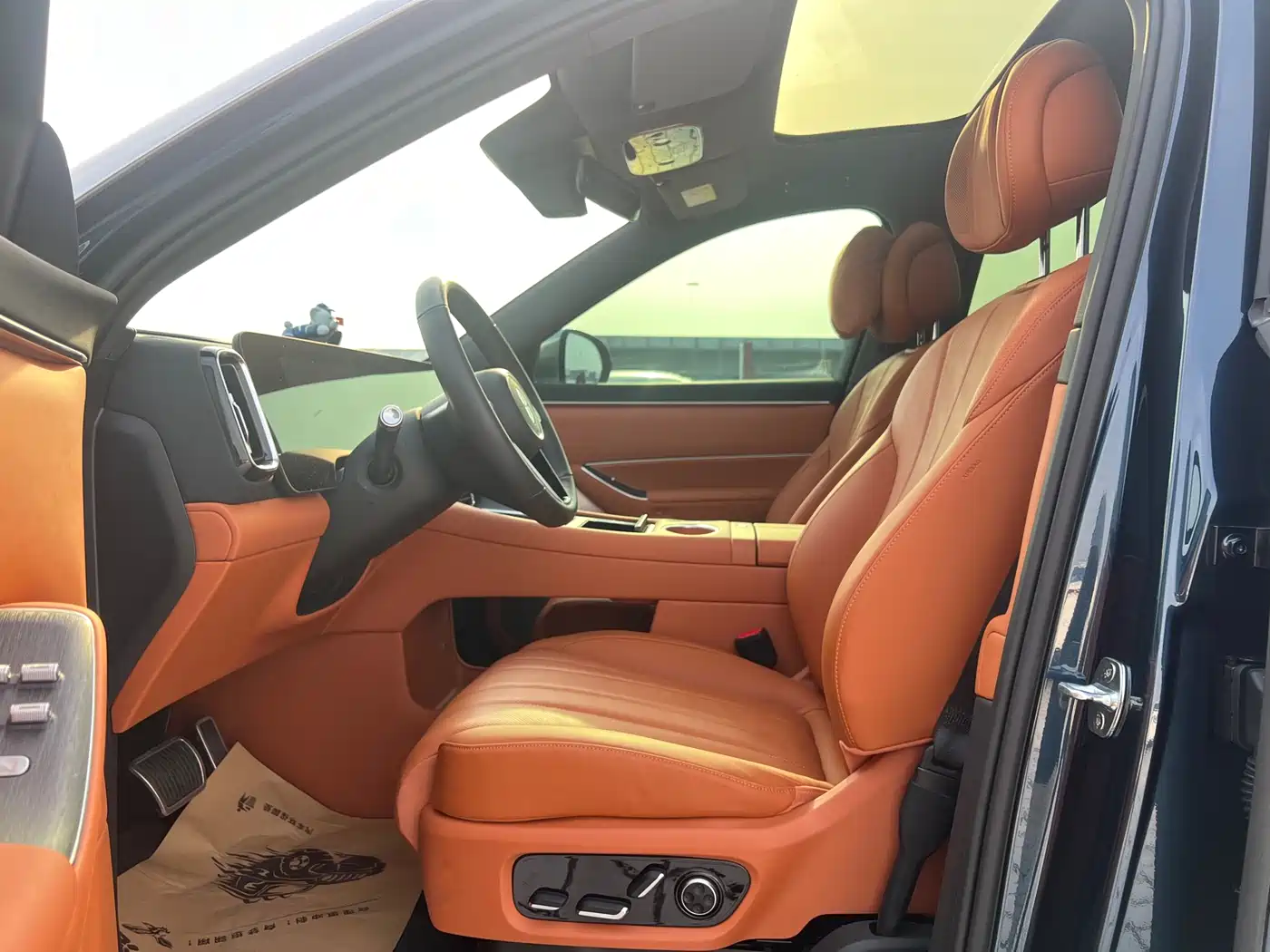 AITO Wenjie AITO M8 2025 Extended Range Ultra 53.4kWh 6-Seater фото 8