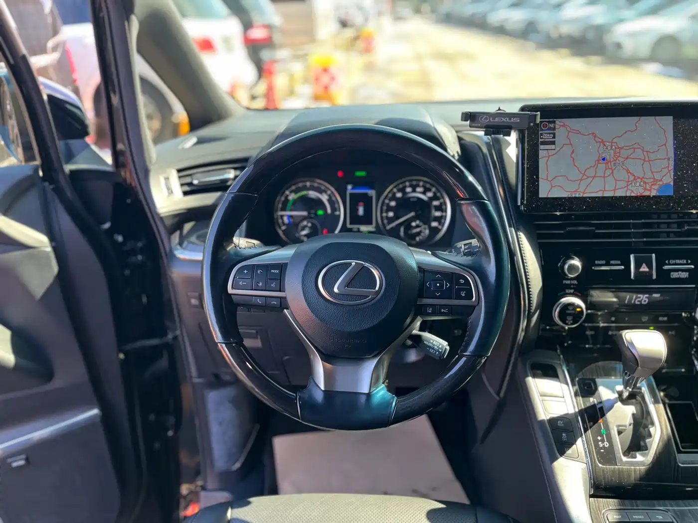 Lexus LM 2020 300h 4-Seat Imperial Edition фото 16