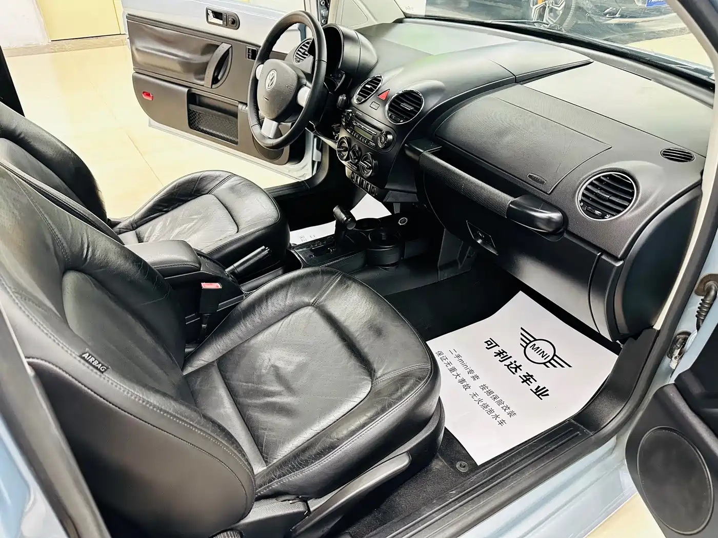 Volkswagen Beetle 2010 1.8T BlackOrange Luxury Edition фото 19