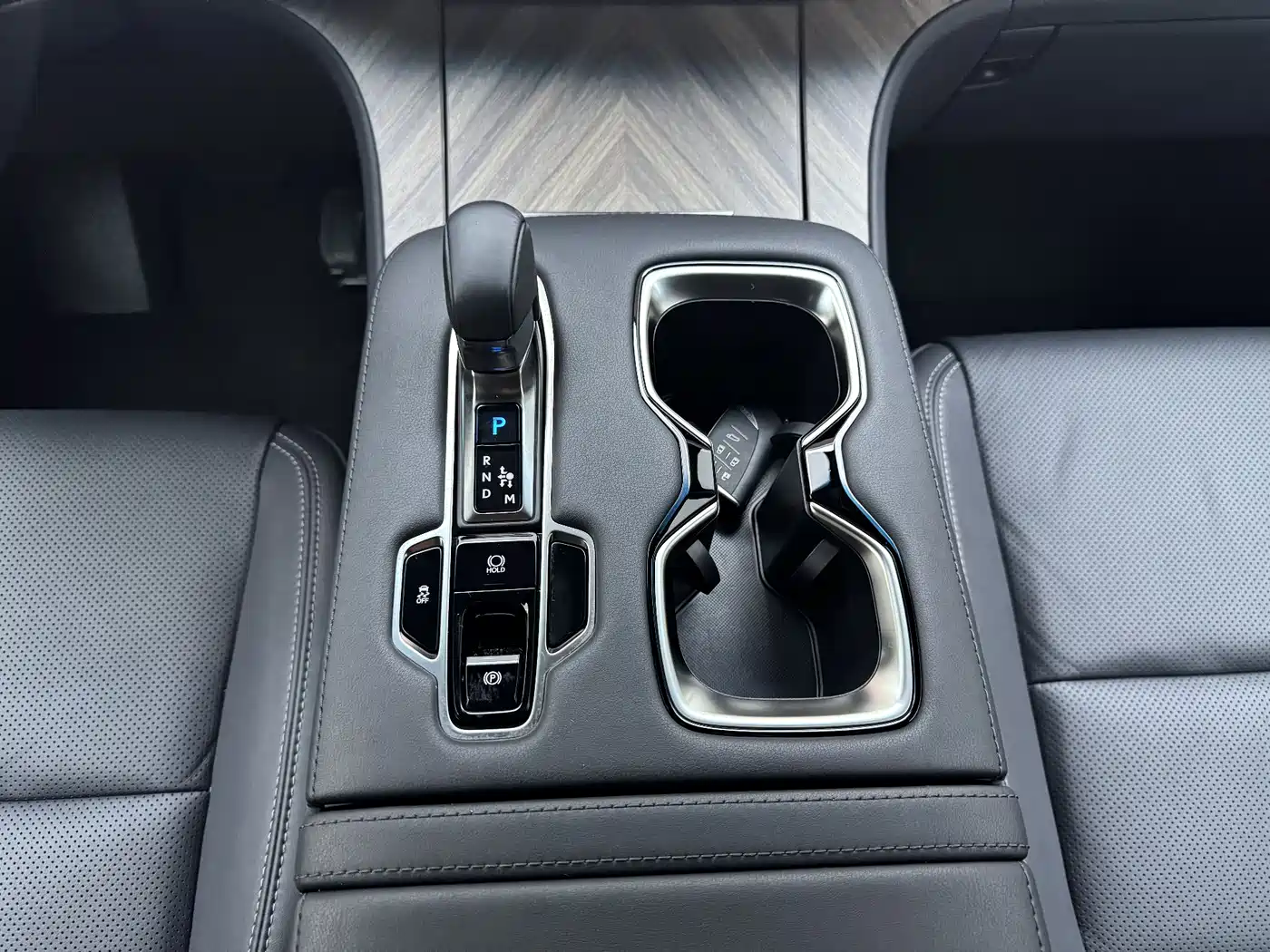 Lexus LM 2023 500h 6-Seater Prestige Edition фото 19