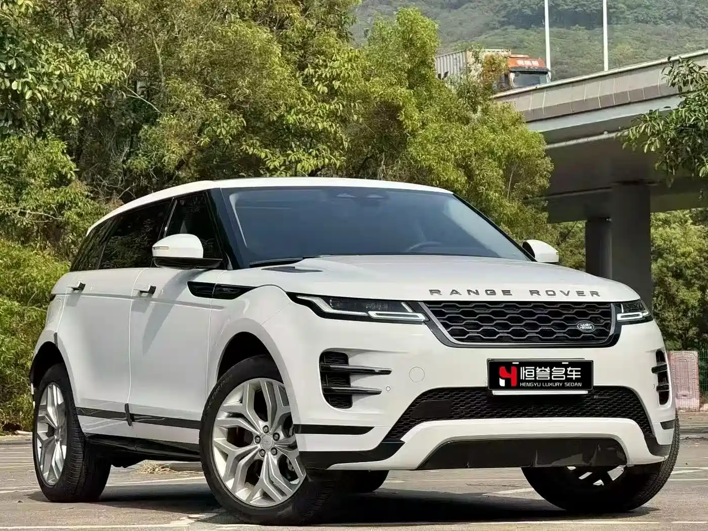Land Rover Range Rover Evoque 2023 Range Rover Evoque L 200PS Elite Edition фото 3