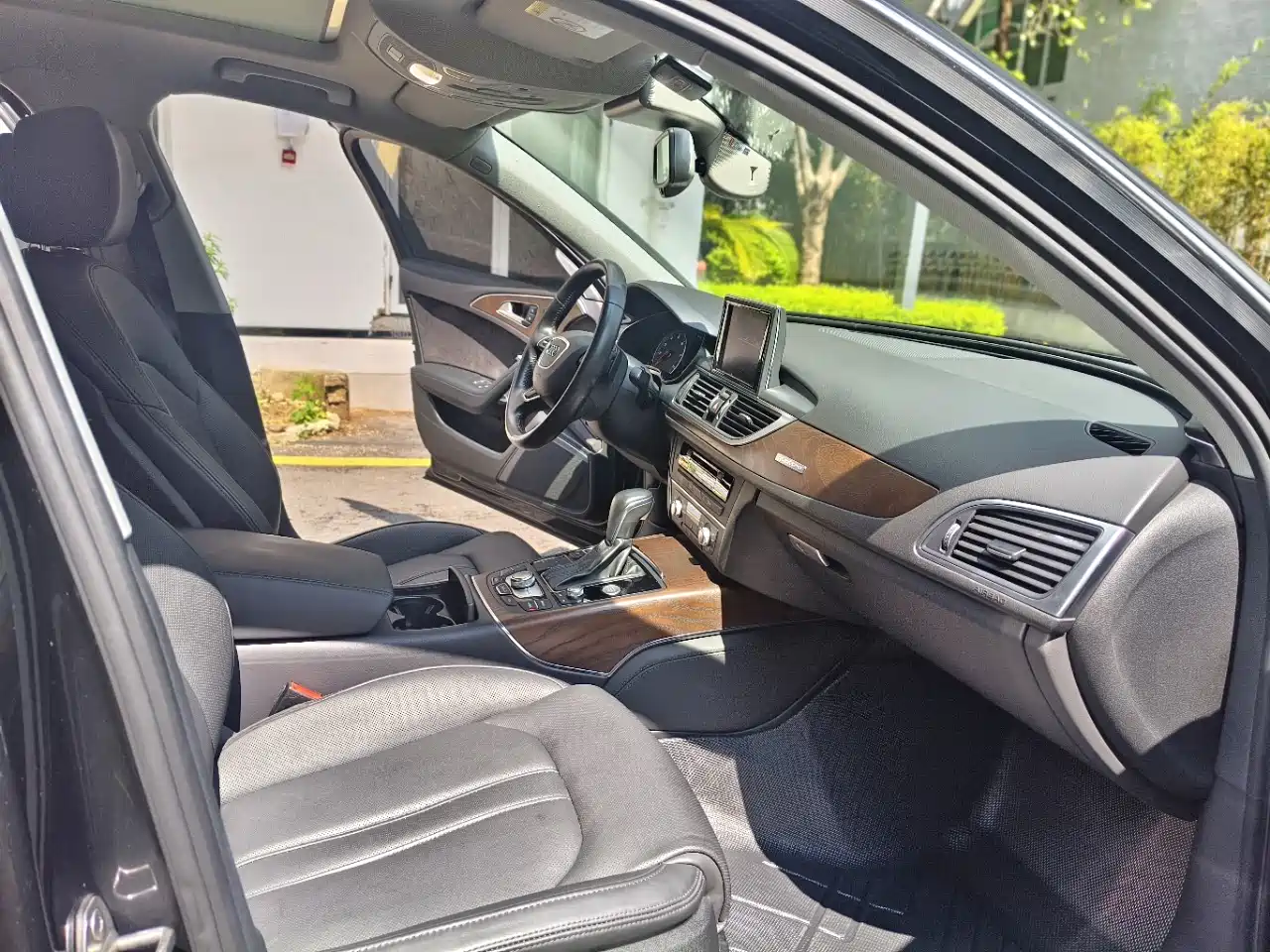 Фото 10 - Audi A6L