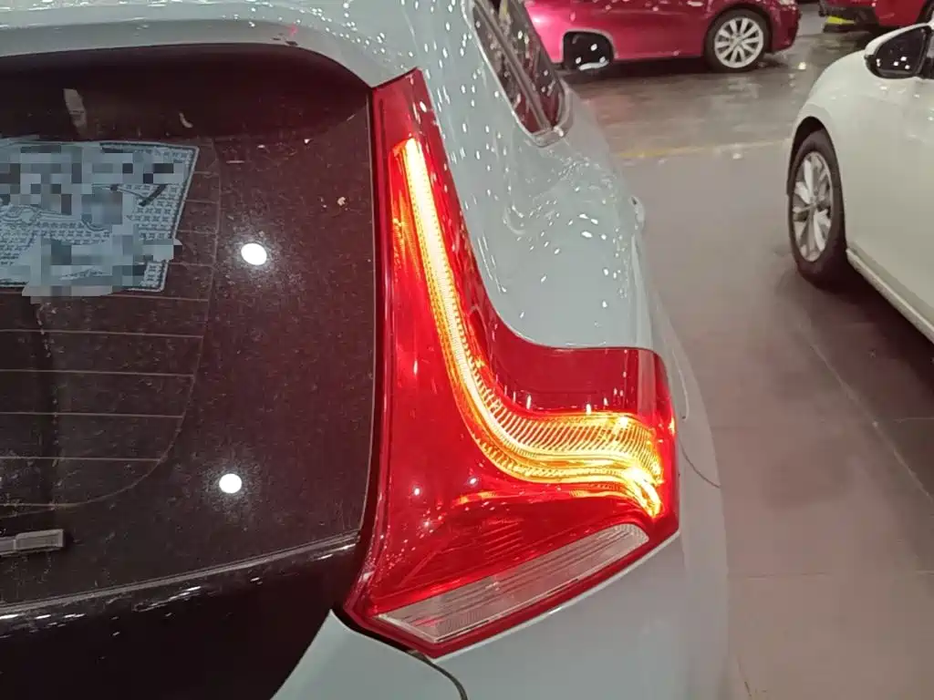 Volvo V40 2017 2017 T3 R-Design