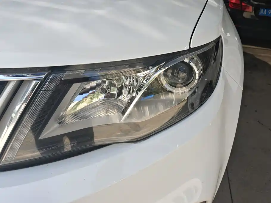 Photo 5 - Geely Atlas