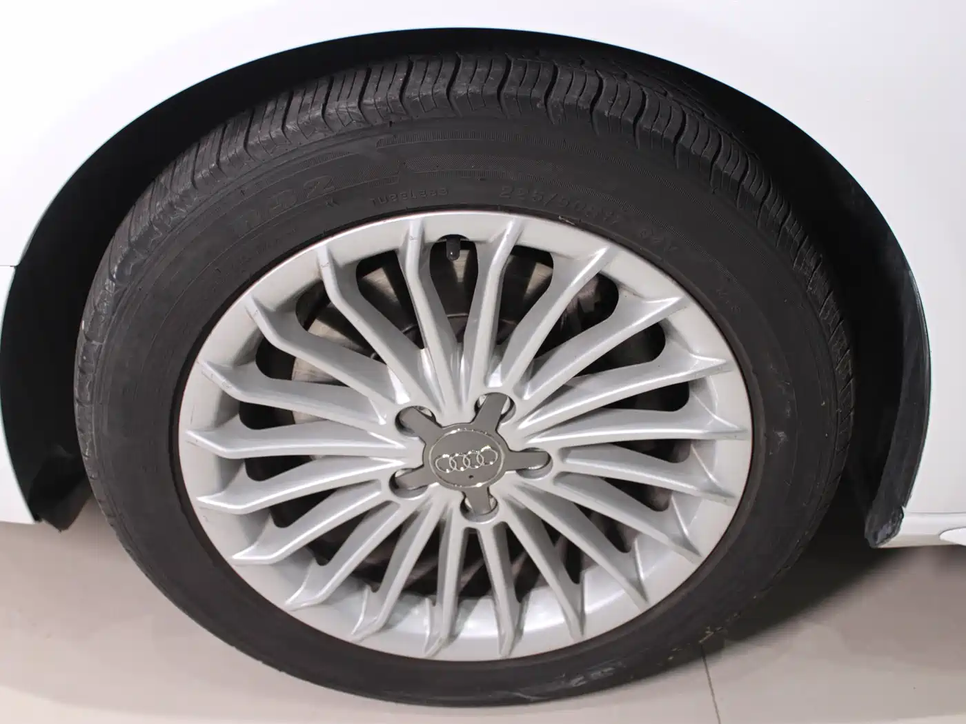 Audi A4L 2016 35 TFSI Collector's Edition S line Comfort фото 9