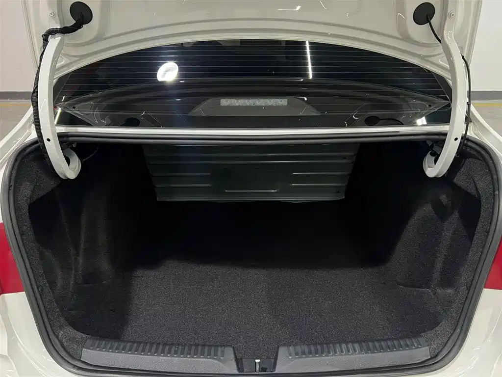 VOLKSWAGEN SANTANA