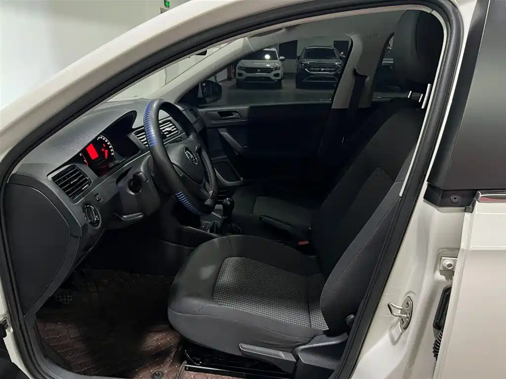 VOLKSWAGEN SANTANA