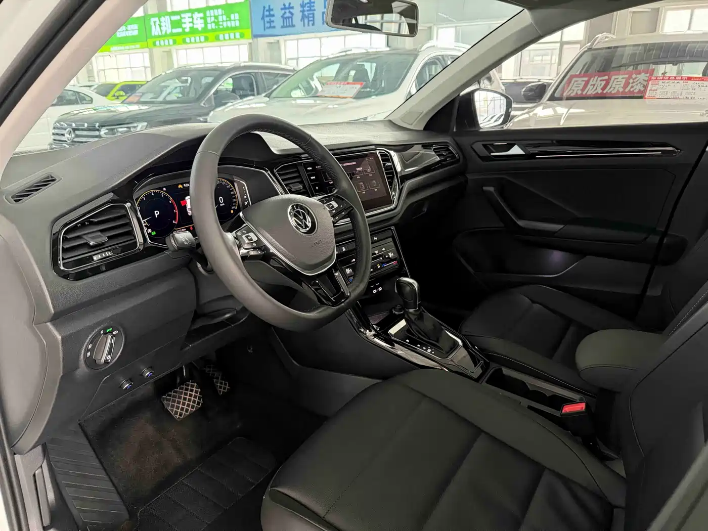 Volkswagen T-ROC 2022 280TSI DSG 2WD Comfort PLUS фото 8