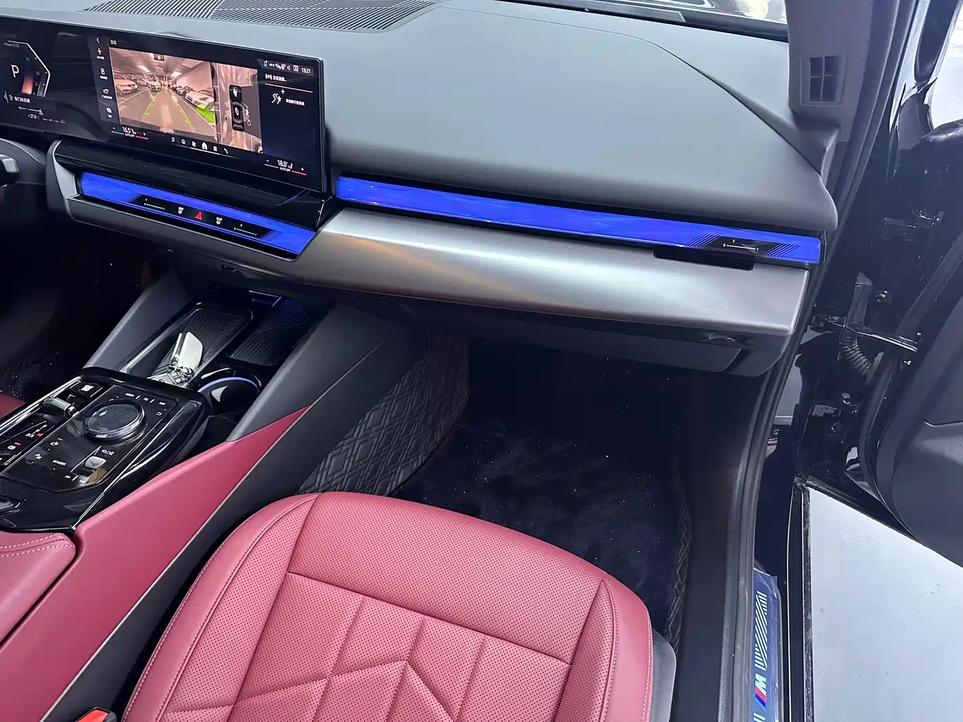 BMW 5 Series 2025 530Li Leading M Sport Package фото 20