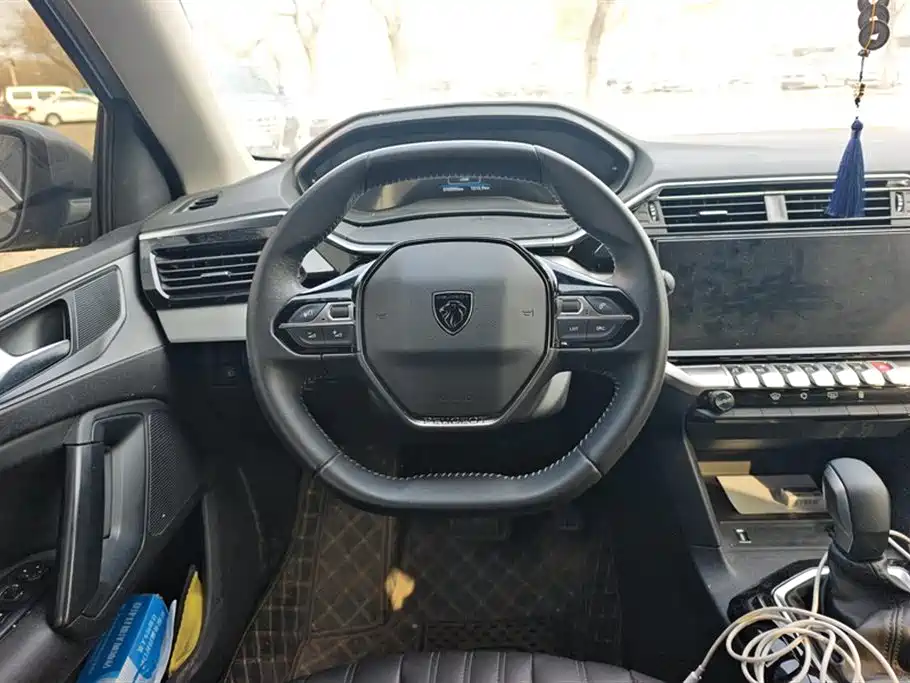 PEUGEOT 408