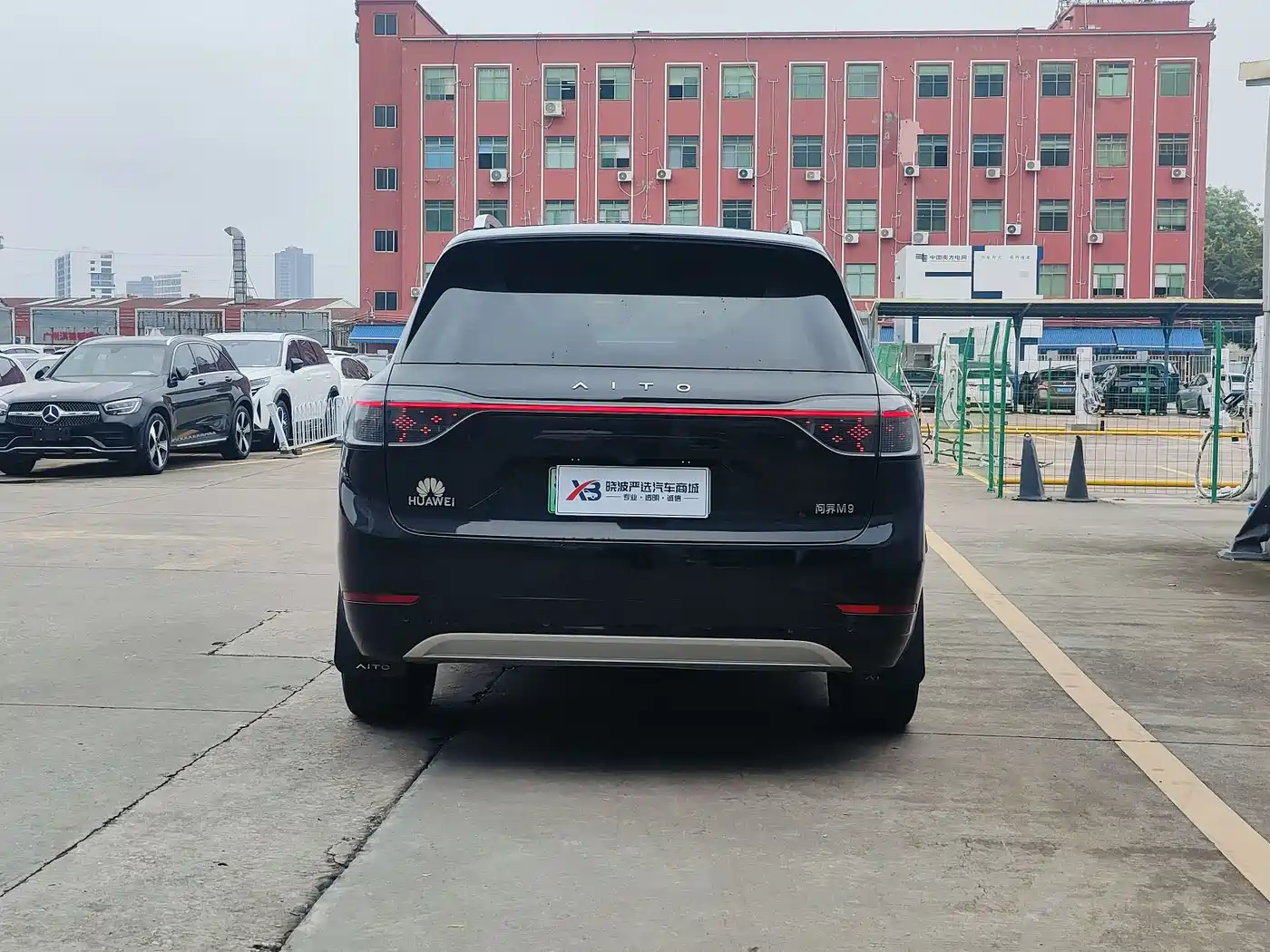AITO Wenjie AITO M9 2024 Extended Range Ultra 42kWh 6-Seater фото 13
