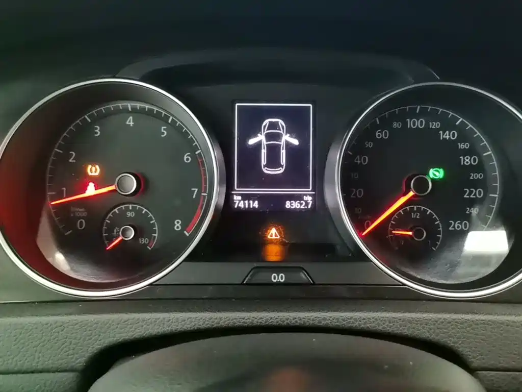 Volkswagen Golf 2017 1.6L Auto Comfort Millionth Edition фото 12