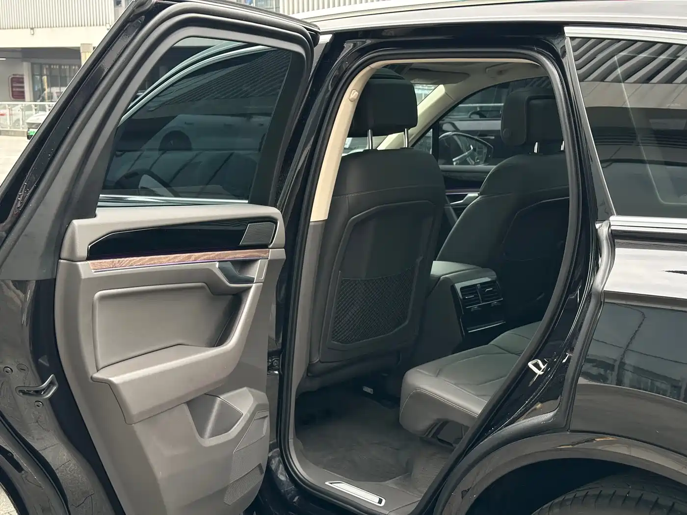 Volkswagen Touareg 2019 3.0TSI Sharp Edge Edition China VI фото 19