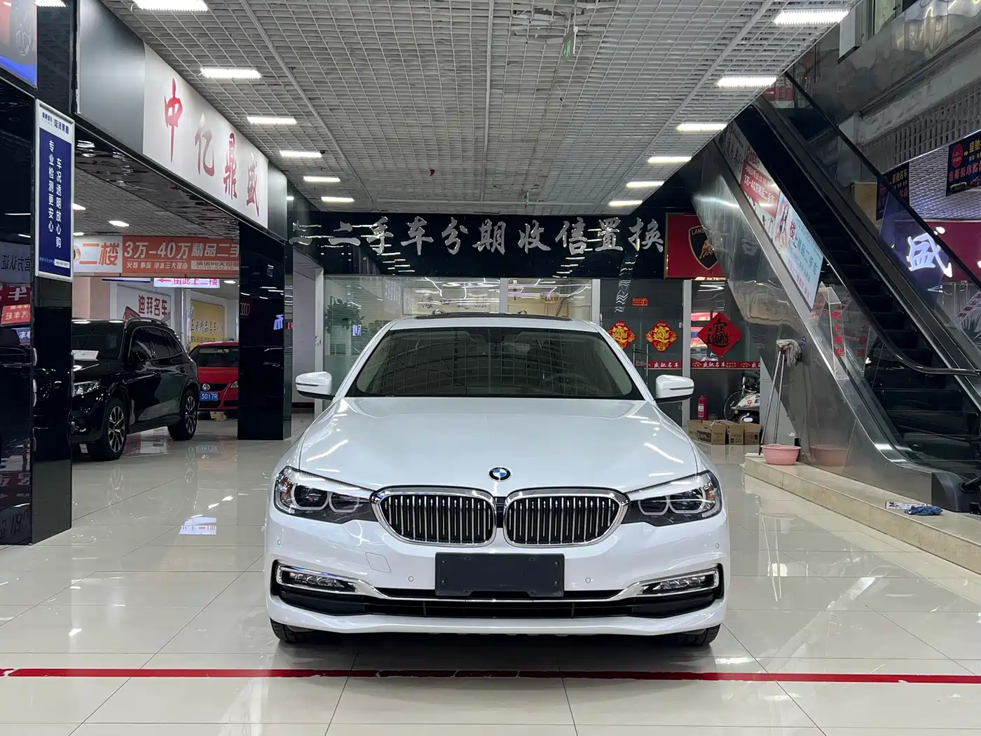 BMW 5 Series 2018 525Li Luxury Package фото 2
