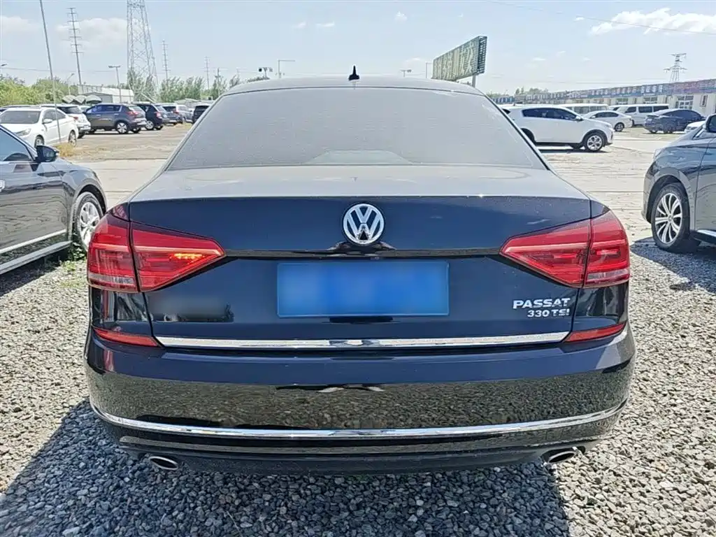 Volkswagen Passat 2017 330TSI DSG Luxury фото 6