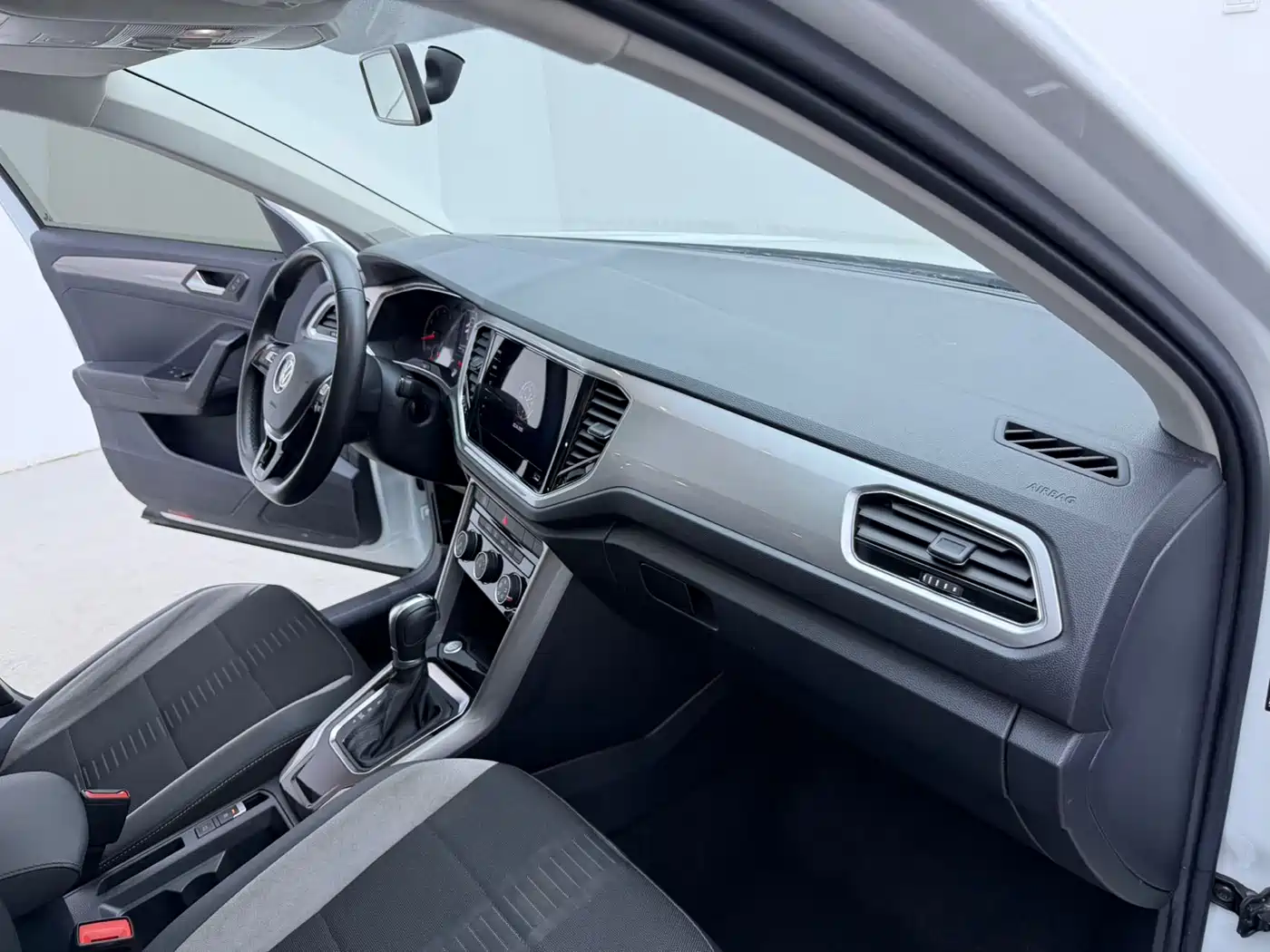 VOLKSWAGEN T ROC EXPLORING SONGS