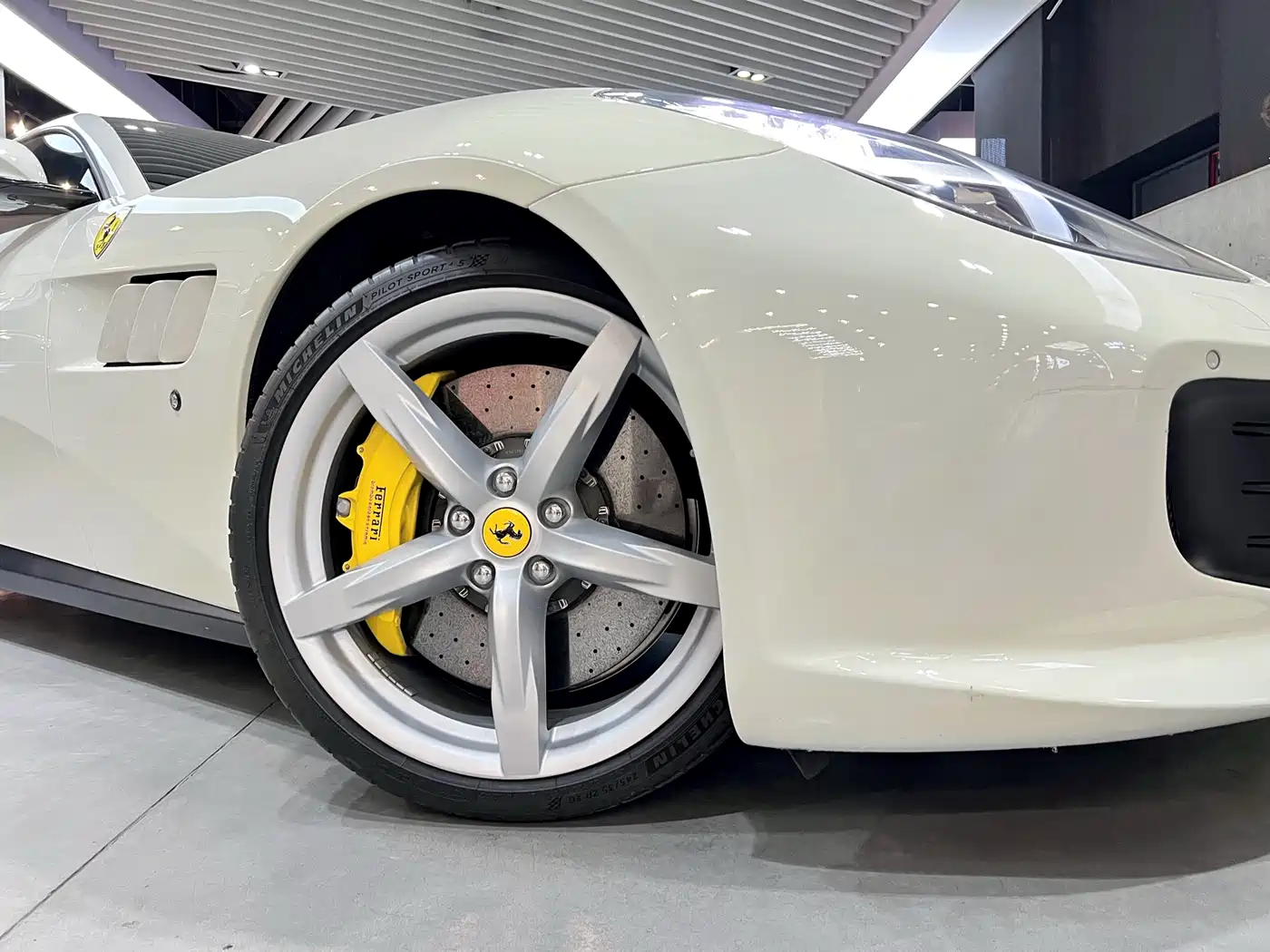 Ferrari GTC4Lusso 2018 2017 3.9T V8