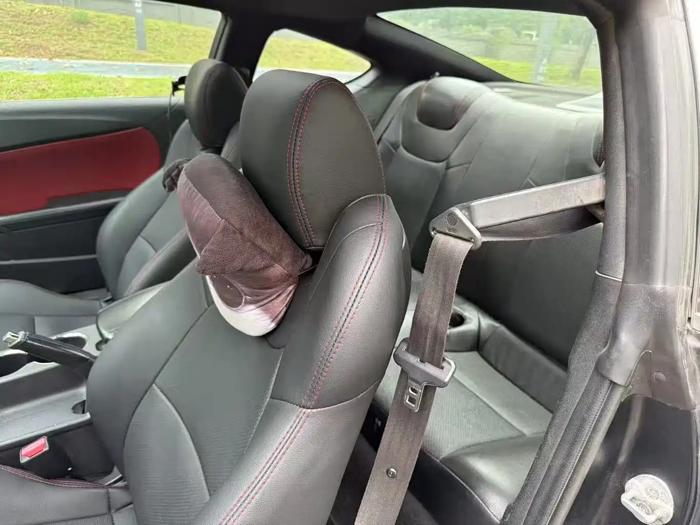 Hyundai Genesis Coupe 2012 2.0T Automatic Elegant Edition фото 11