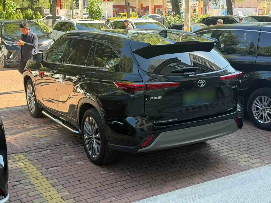 Photo 13 - Toyota Highlander