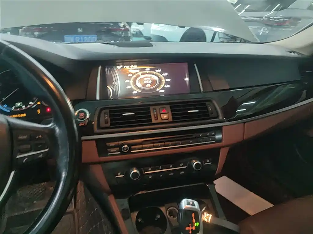 BMW 5 Series 2017 525Li Leading Edition фото 13