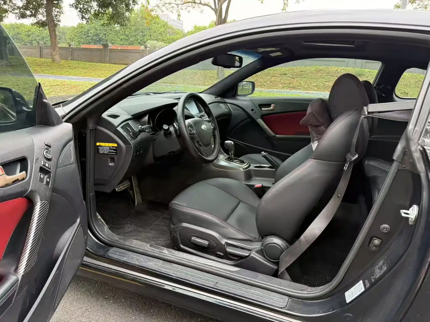Hyundai Genesis Coupe 2012 2.0T Automatic Elegant Edition фото 10
