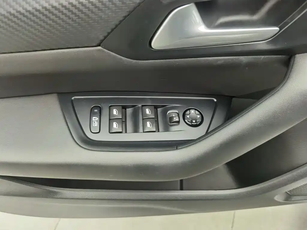 Фото 9 - Peugeot 508