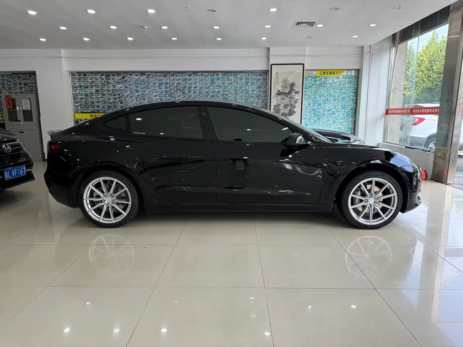 Фото 6 - Tesla Model 3
