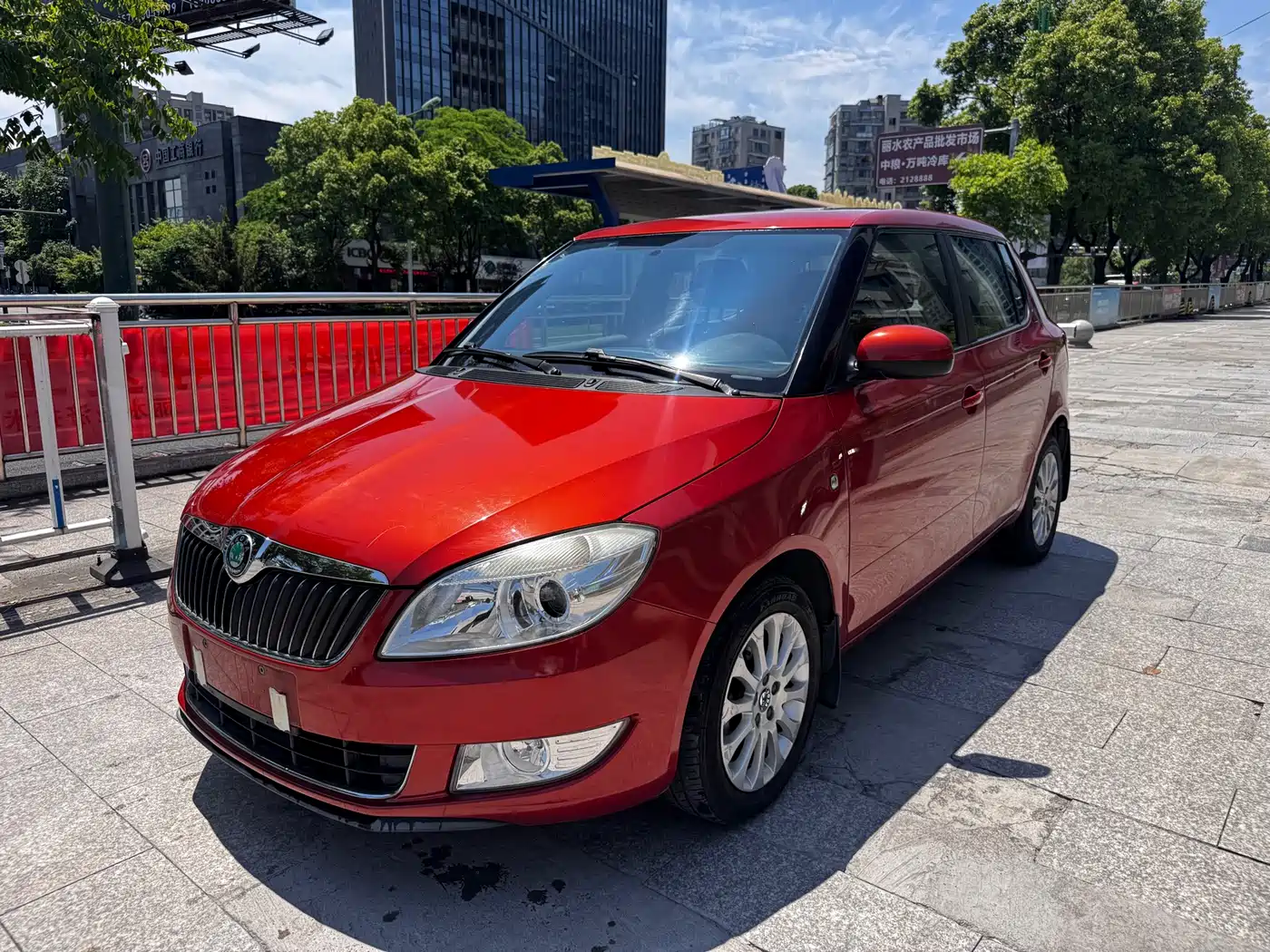 Škoda Fabia 2012 1.6L Auto Crystal Edition фото 2