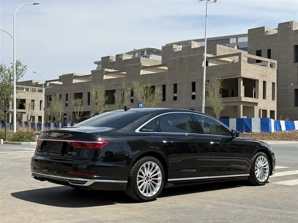 AUDI A8