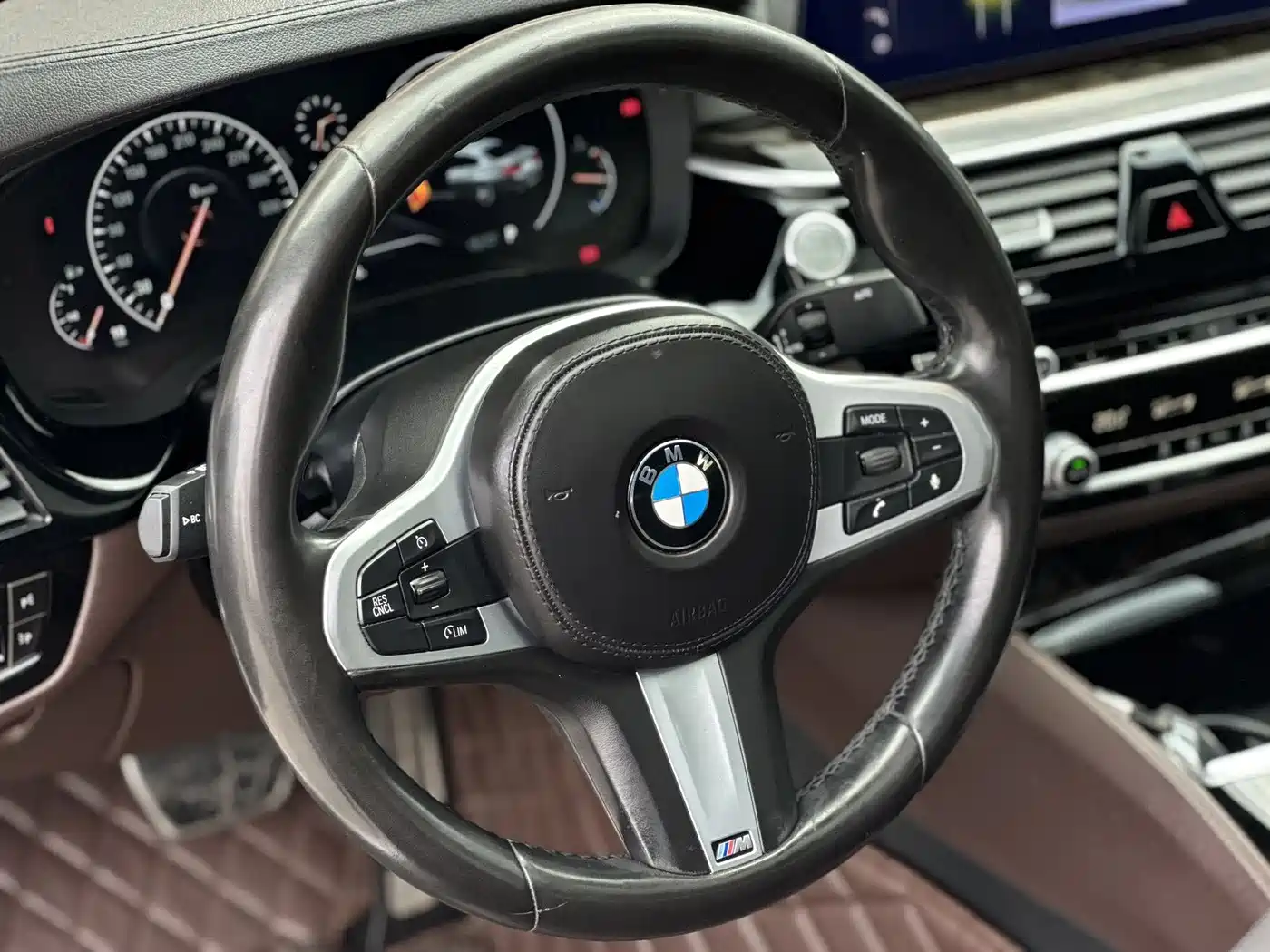 BMW 5 Series 2019 525Li M Sport Package фото 11