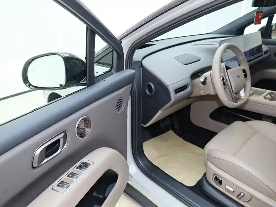 Li Auto i6 2026 2025 4WD Base Model